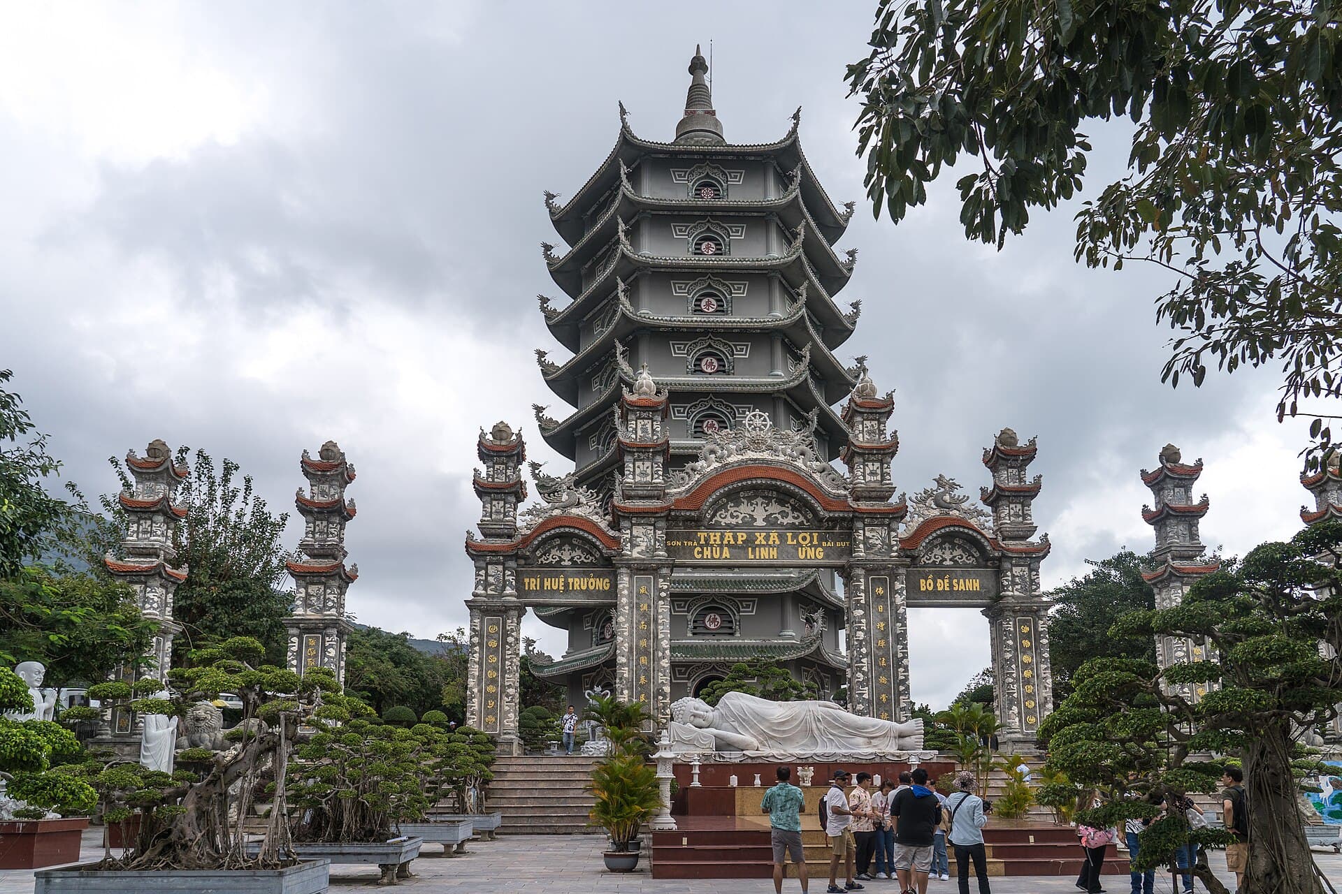 Tháp Xá Lợi